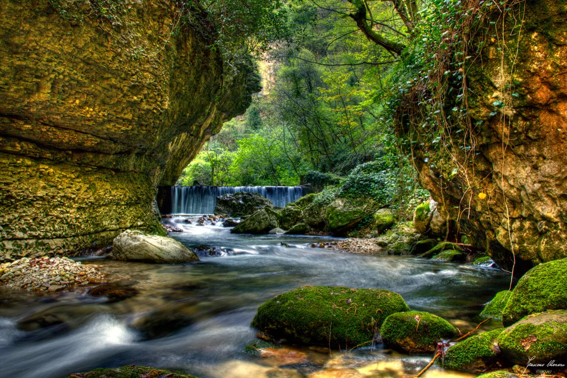 Il torrente nella verde Valle dell'Orfento